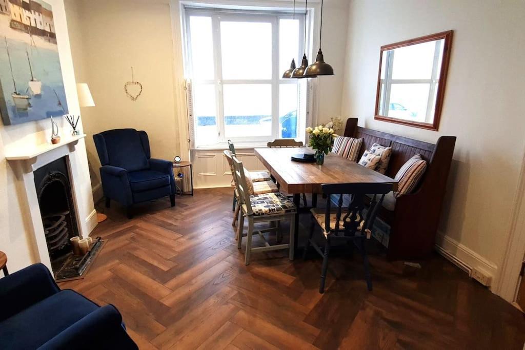 Beach View, 4 Bedroom House Opposite The Sea! Sleeps 10 Sandgate Extérieur photo