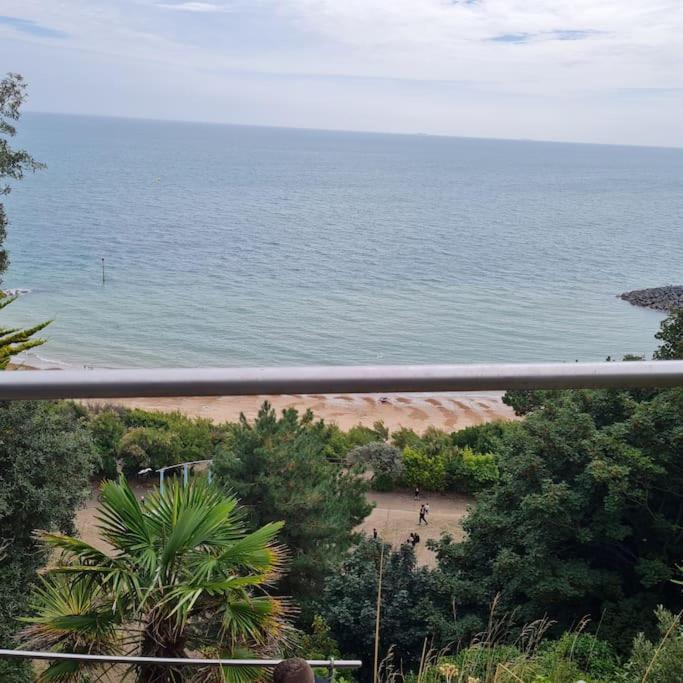 Beach View, 4 Bedroom House Opposite The Sea! Sleeps 10 Sandgate Extérieur photo