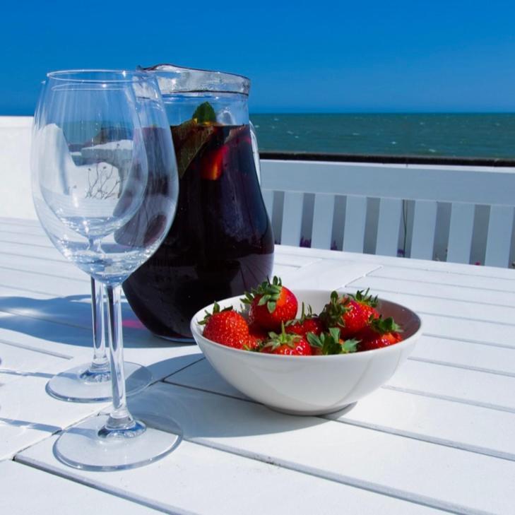 Beach View, 4 Bedroom House Opposite The Sea! Sleeps 10 Sandgate Extérieur photo