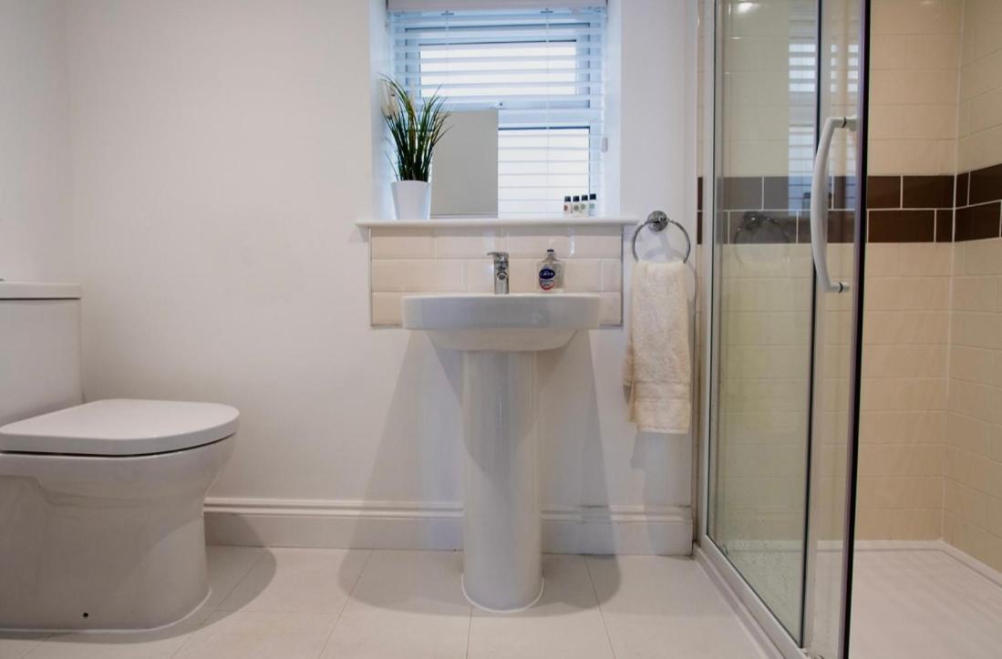 Beach View, 4 Bedroom House Opposite The Sea! Sleeps 10 Sandgate Extérieur photo