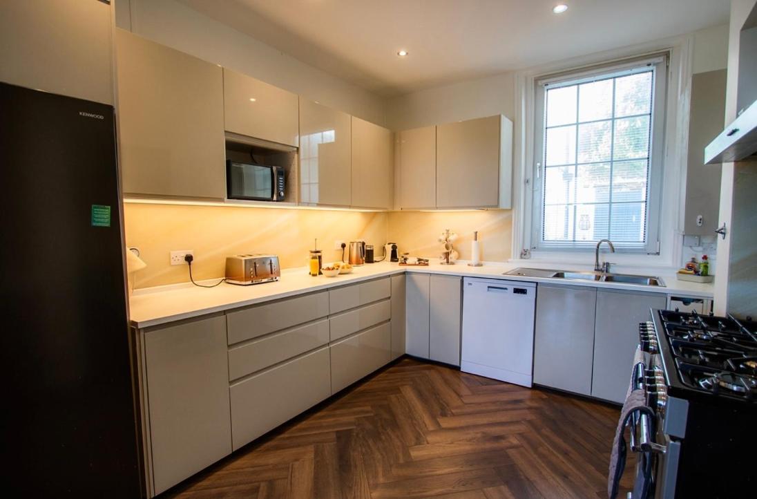 Beach View, 4 Bedroom House Opposite The Sea! Sleeps 10 Sandgate Extérieur photo
