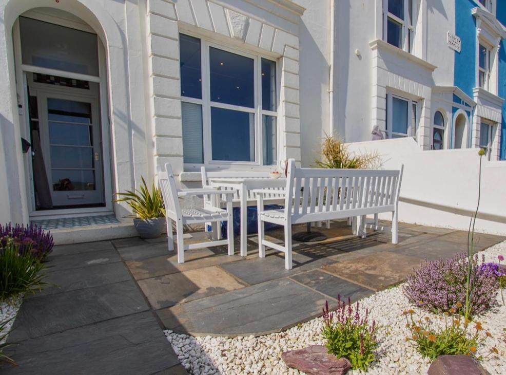 Beach View, 4 Bedroom House Opposite The Sea! Sleeps 10 Sandgate Extérieur photo